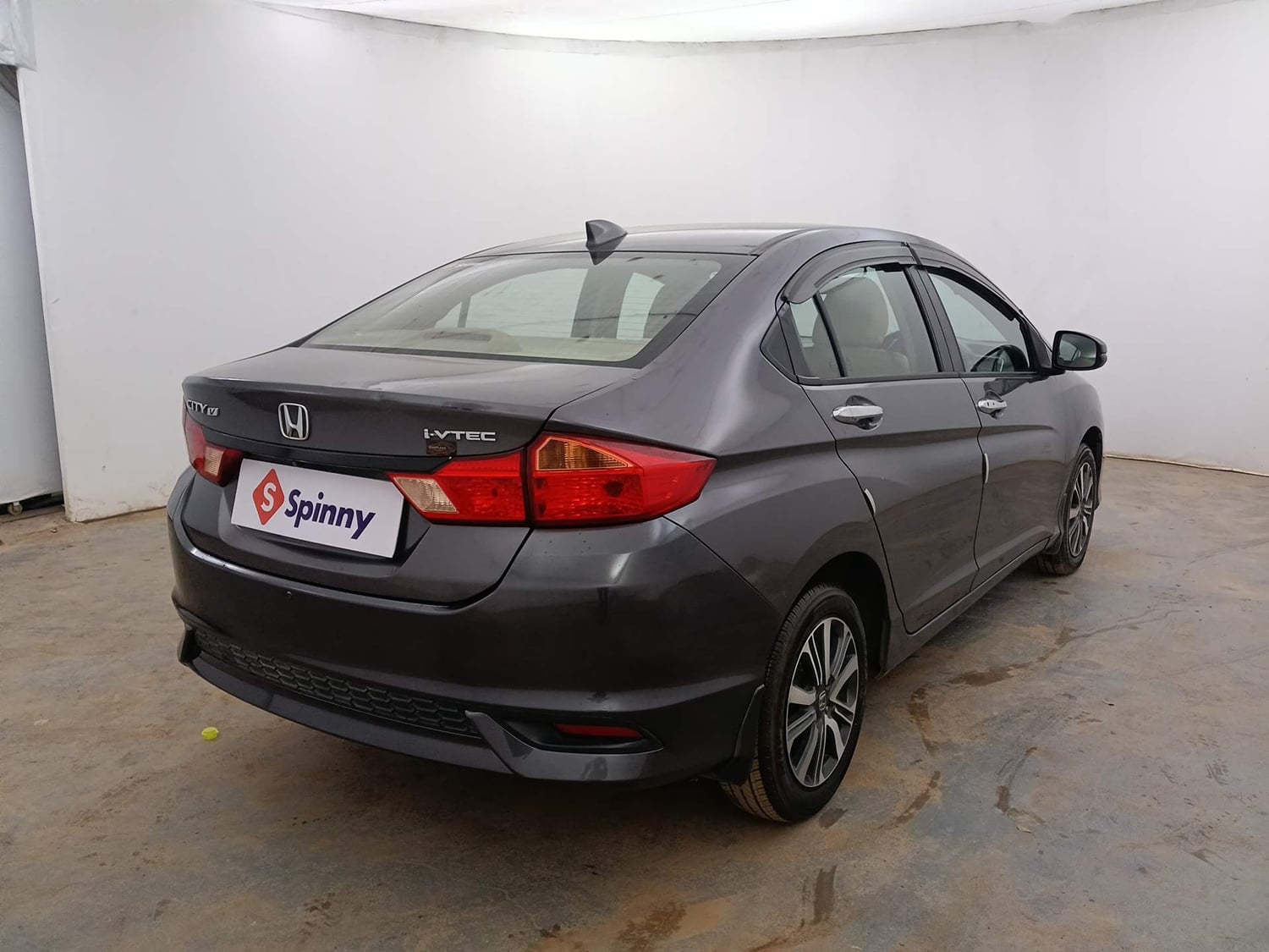 Used 2018 Honda City V Petrol Petrol Manual exterior RIGHT REAR CORNER VIEW