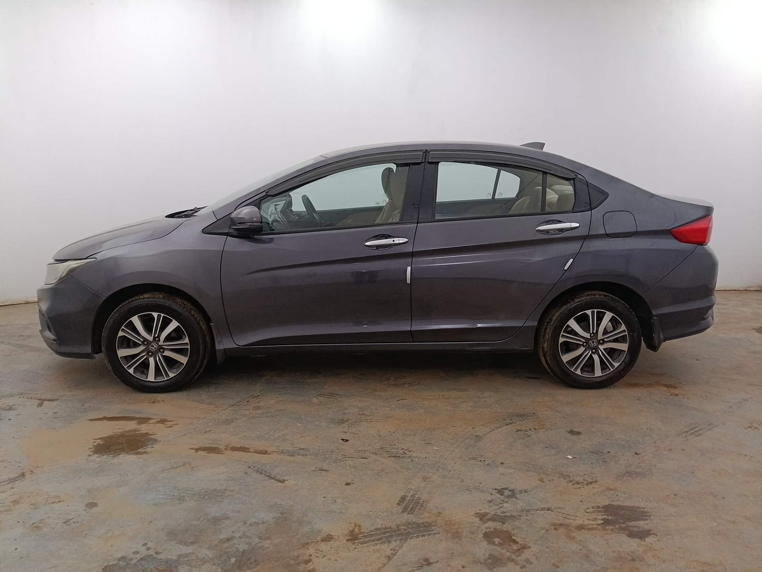Used 2018 Honda City V Petrol Petrol Manual exterior LEFT SIDE VIEW