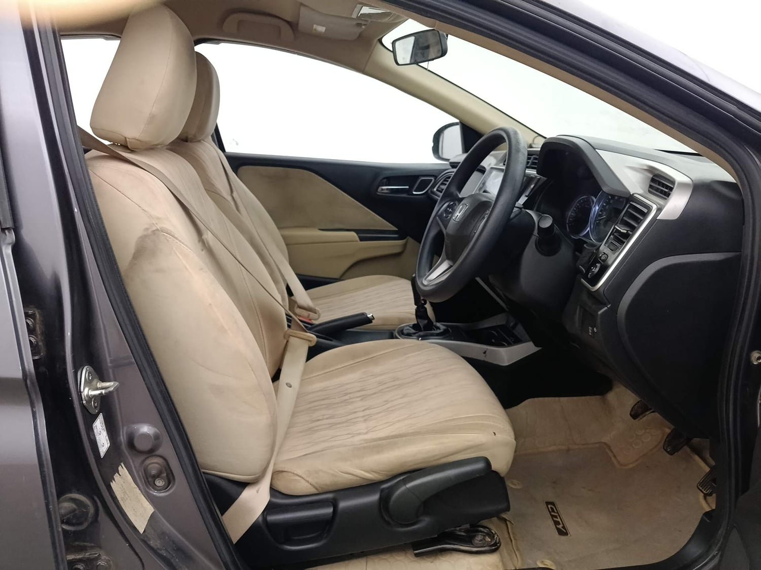 Used 2018 Honda City V Petrol Petrol Manual interior RIGHT SIDE FRONT DOOR CABIN VIEW