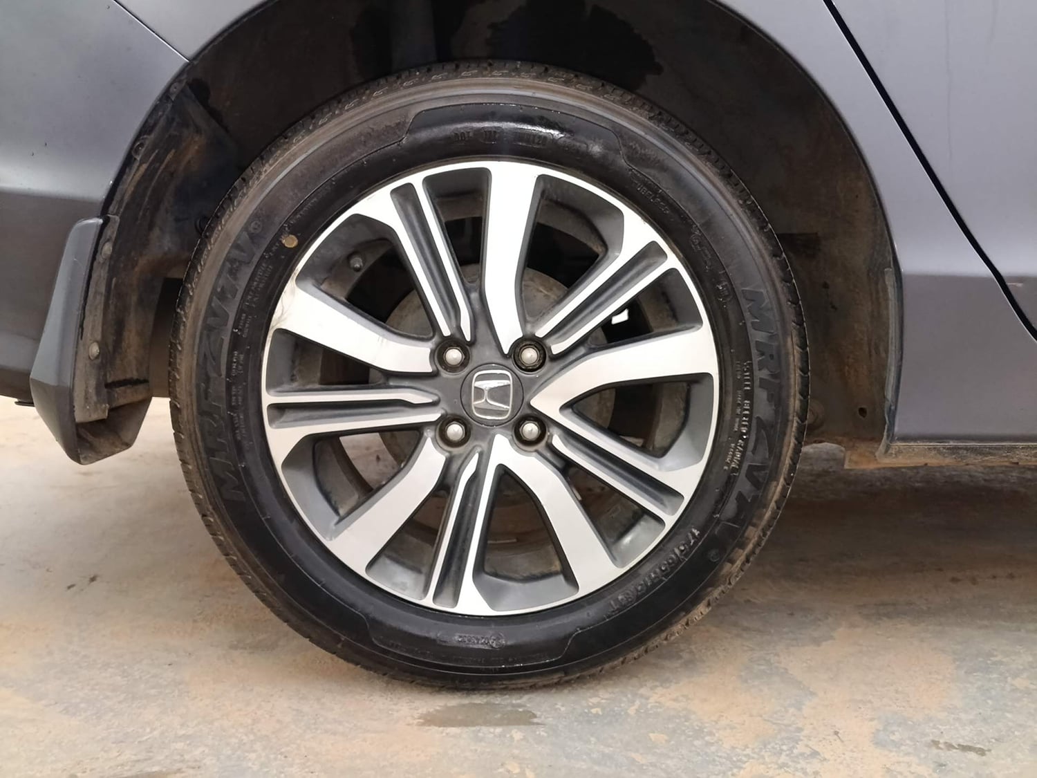 Used 2018 Honda City V Petrol Petrol Manual tyres RIGHT REAR TYRE RIM VIEW