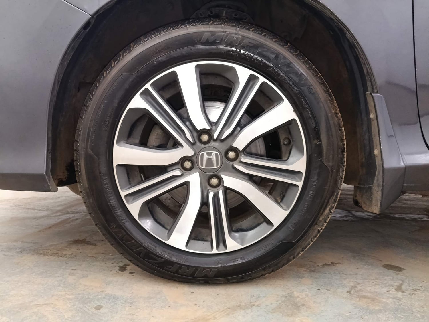 Used 2018 Honda City V Petrol Petrol Manual tyres LEFT FRONT TYRE RIM VIEW