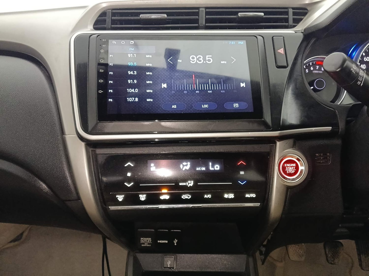Used 2018 Honda City V Petrol Petrol Manual interior MUSIC SYSTEM & AC CONTROL VIEW