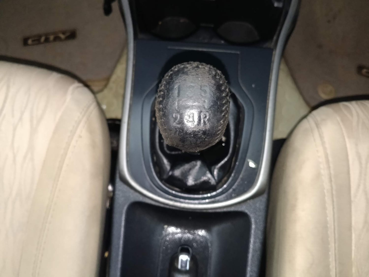 Used 2018 Honda City V Petrol Petrol Manual interior GEAR  KNOB VIEW