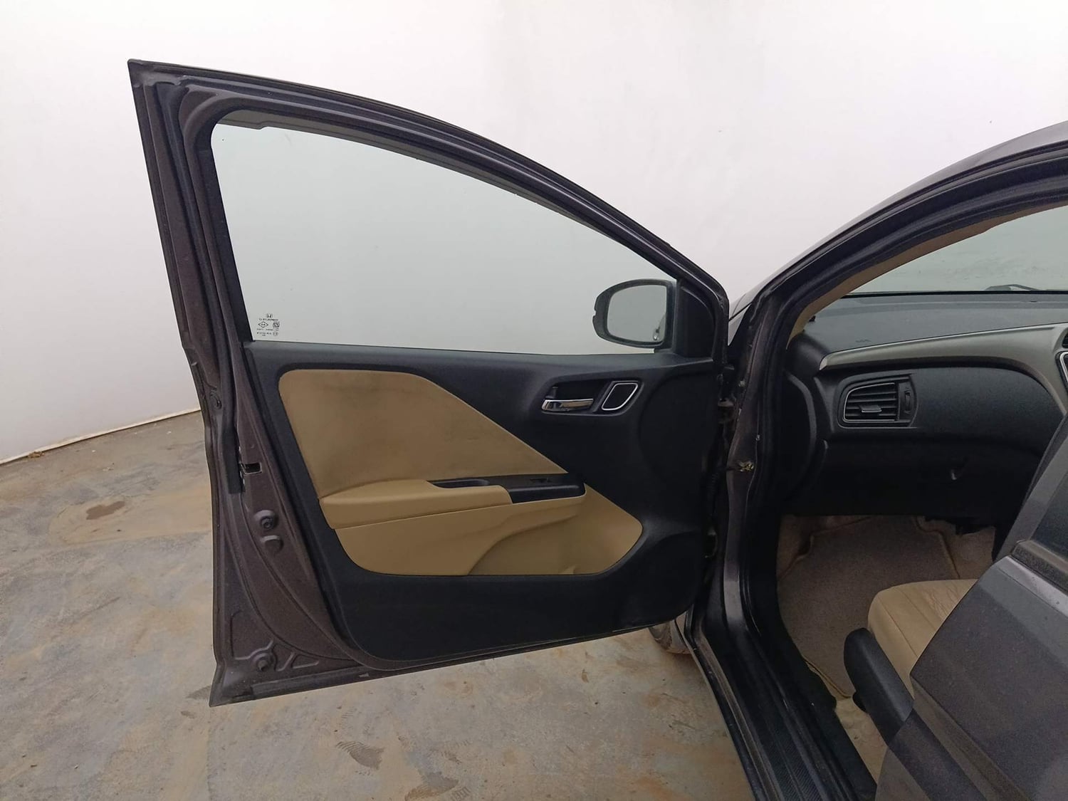 Used 2018 Honda City V Petrol Petrol Manual interior LEFT FRONT DOOR OPEN VIEW
