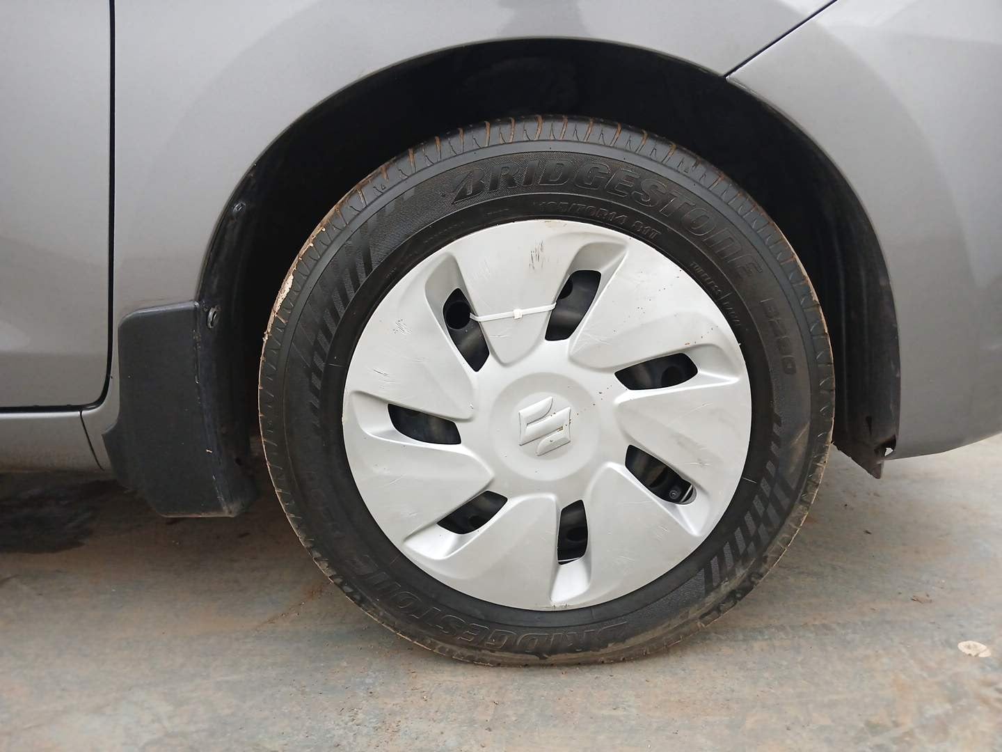 Used 2017 Maruti Suzuki Celerio ZXi AMT Petrol Automatic tyres RIGHT FRONT TYRE RIM VIEW