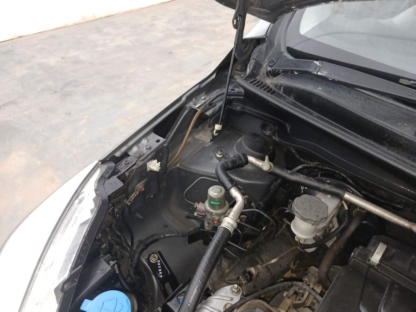 Used 2017 Maruti Suzuki Celerio ZXi AMT Petrol Automatic engine ENGINE RIGHT SIDE HINGE & APRON VIEW