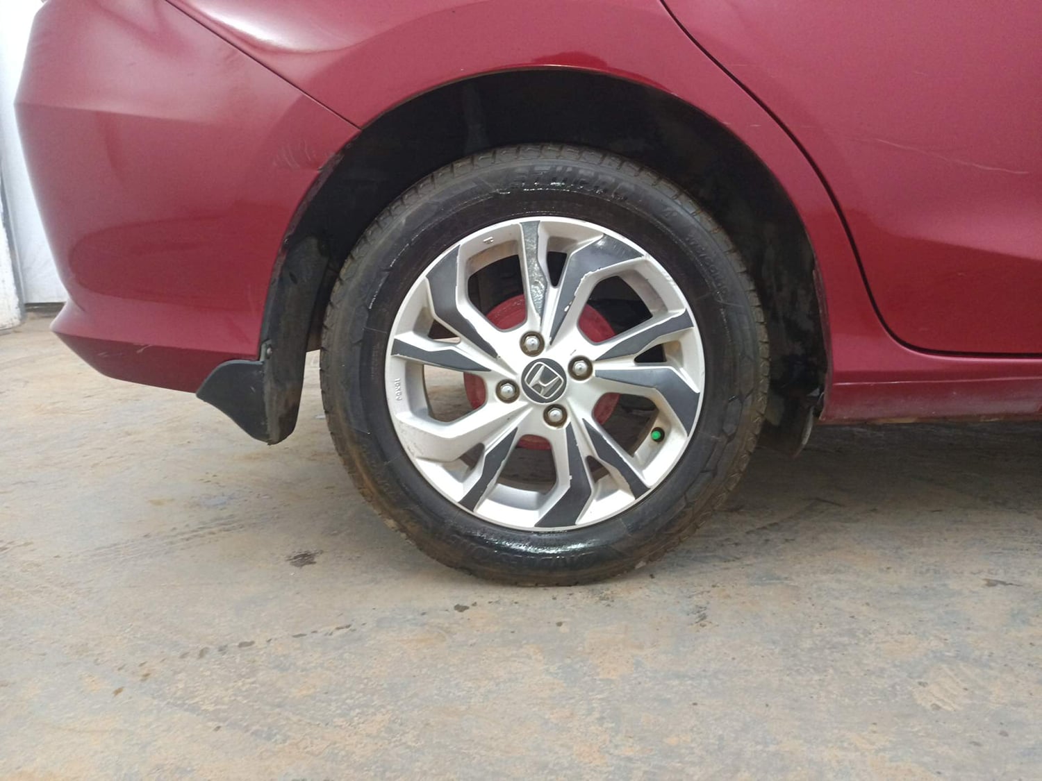 Used 2019 Honda Amaze 1.2 VX MT Petrol Petrol Manual tyres RIGHT REAR TYRE RIM VIEW