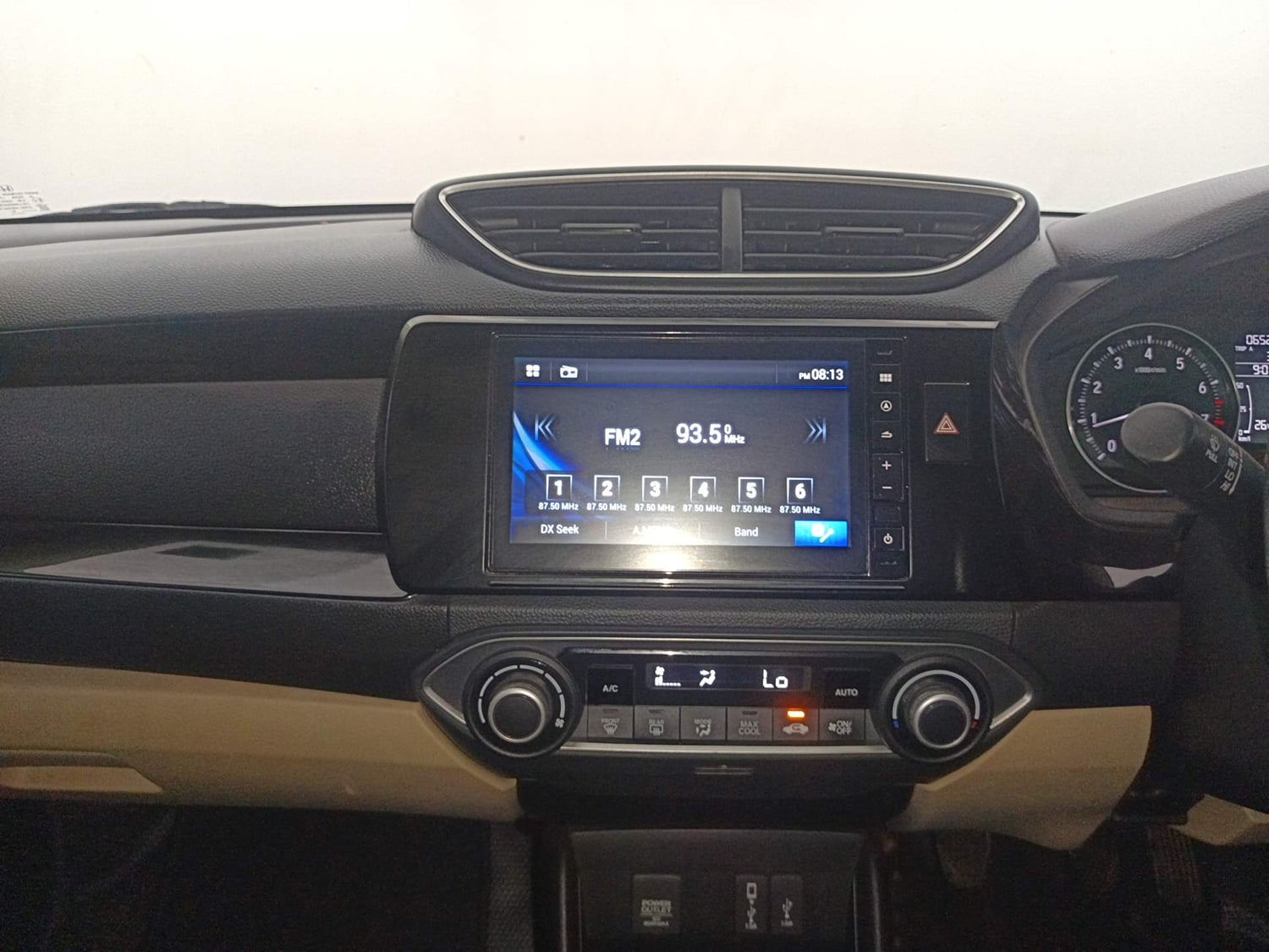 Used 2019 Honda Amaze 1.2 VX MT Petrol Petrol Manual interior MUSIC SYSTEM & AC CONTROL VIEW