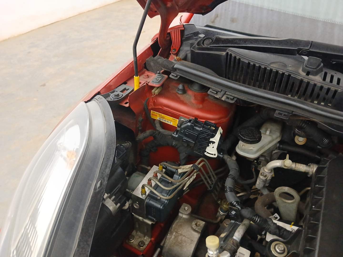 Used 2019 Tata Nexon XZ Plus Diesel Diesel Manual engine ENGINE RIGHT SIDE HINGE & APRON VIEW