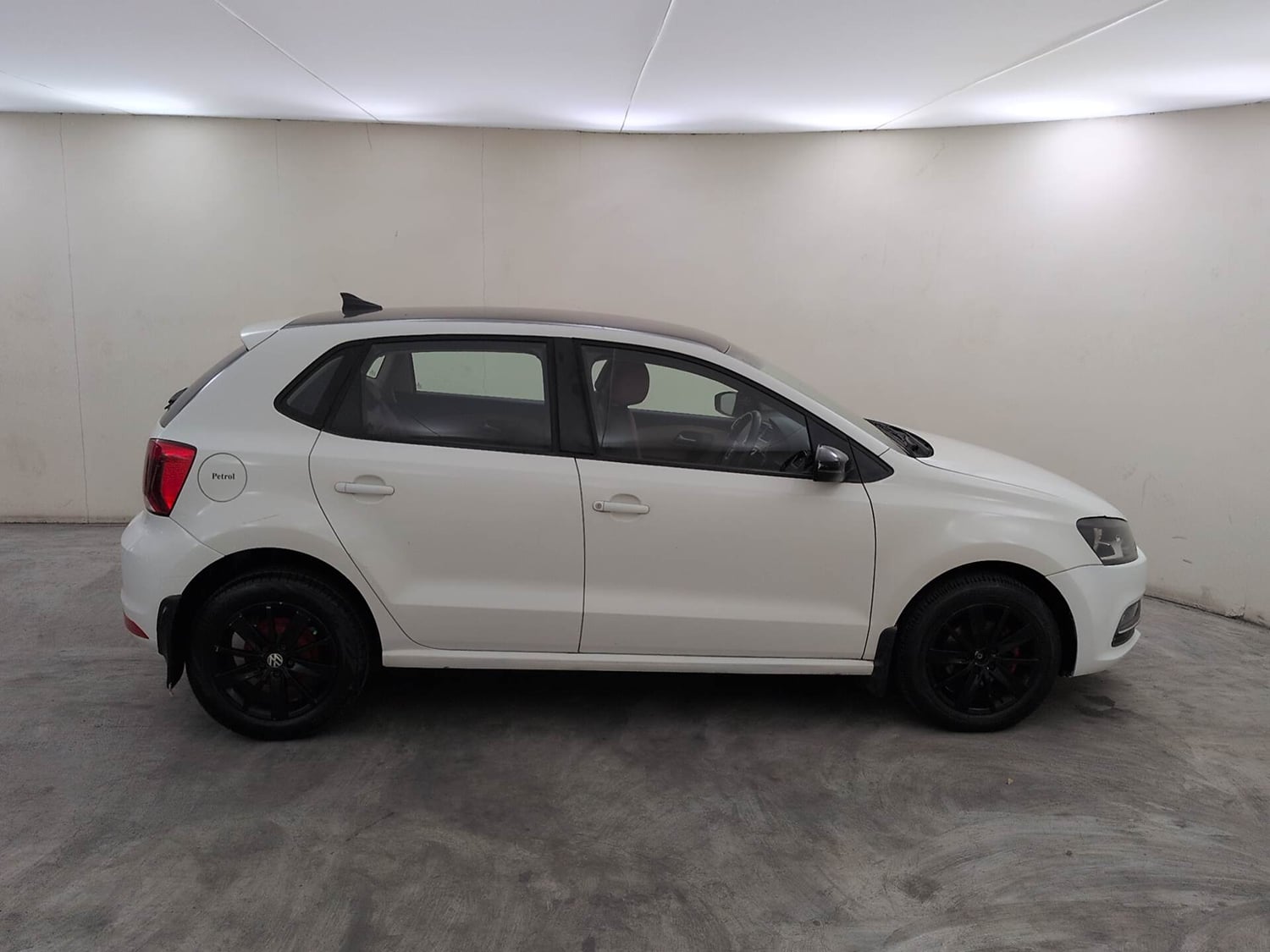 Used 2016 Volkswagen Polo Highline1.2L (P) Petrol Manual exterior RIGHT SIDE VIEW