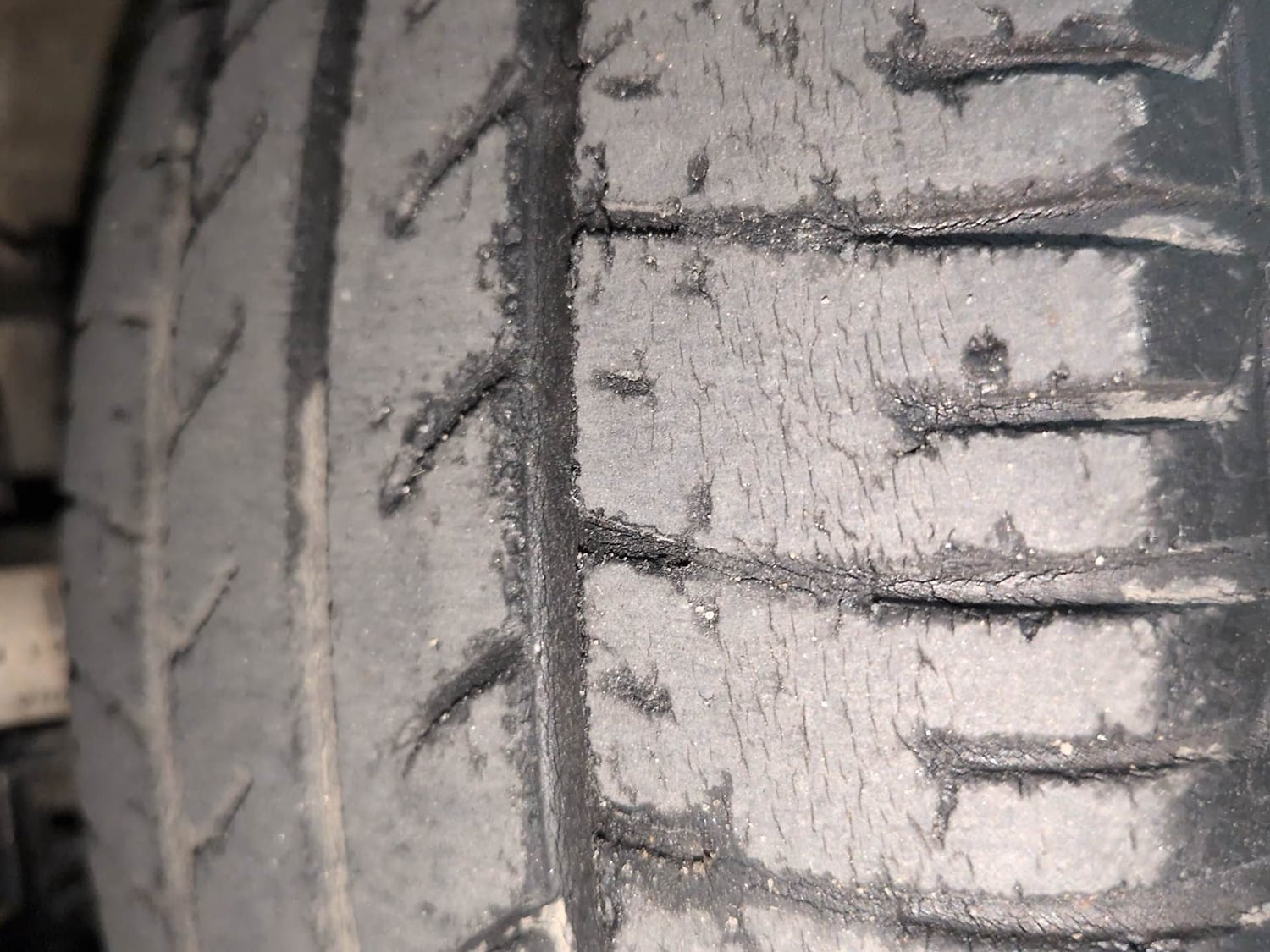 Used 2016 Volkswagen Polo Highline1.2L (P) Petrol Manual tyres LEFT FRONT TYRE TREAD VIEW
