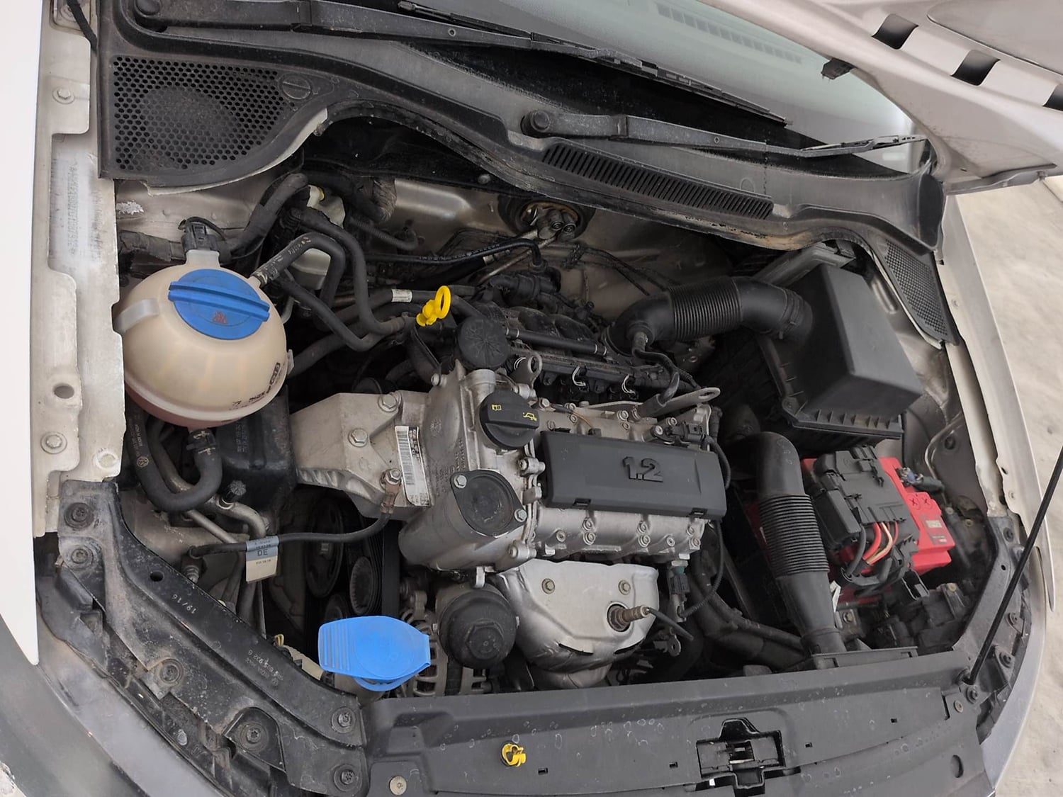 Used 2016 Volkswagen Polo Highline1.2L (P) Petrol Manual engine ENGINE RIGHT SIDE VIEW