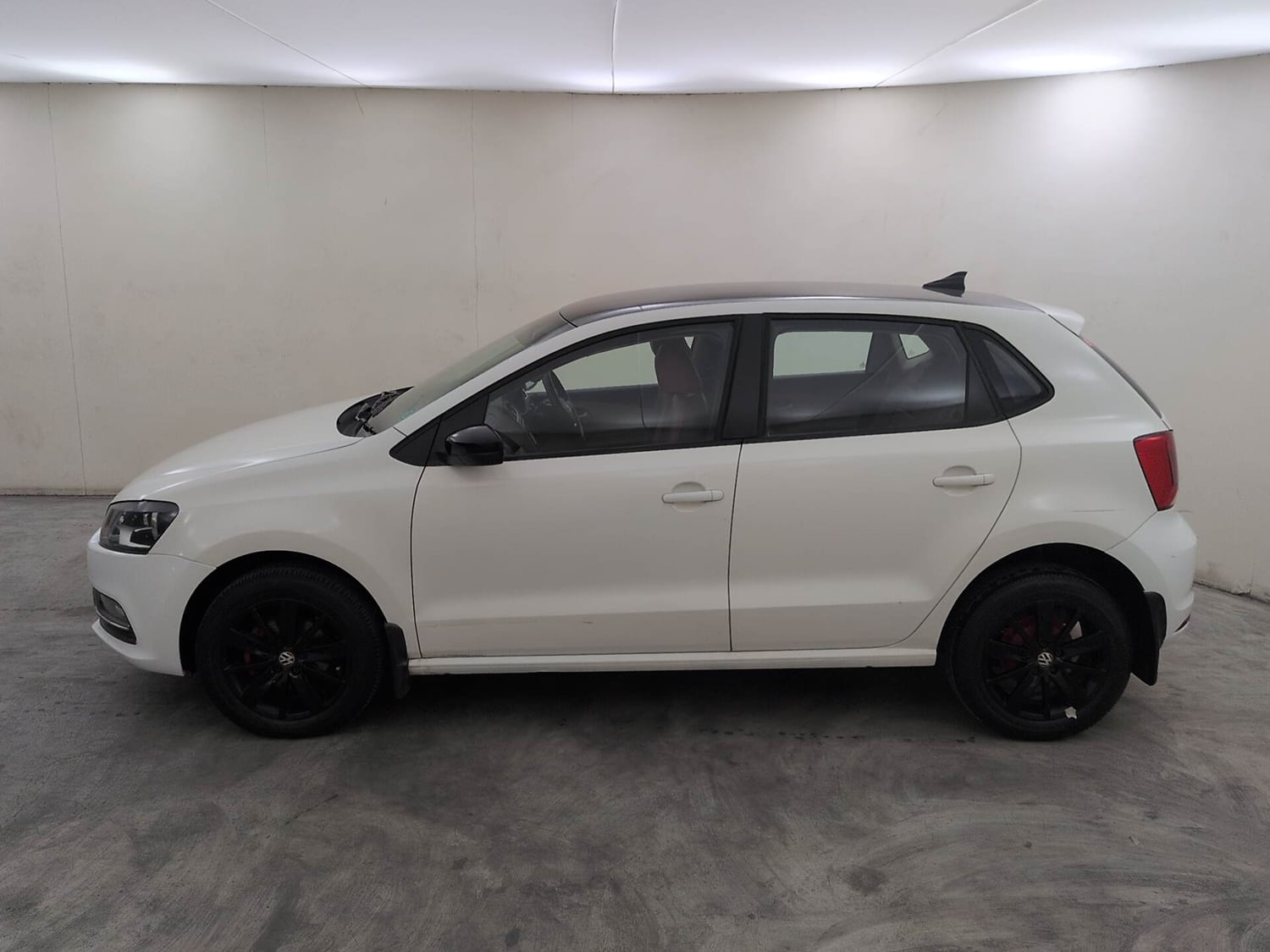 Used 2016 Volkswagen Polo Highline1.2L (P) Petrol Manual exterior LEFT SIDE VIEW