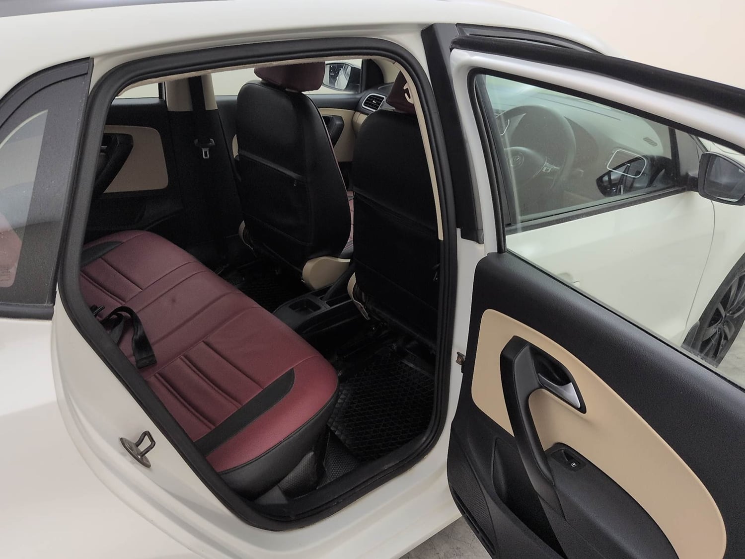 Used 2016 Volkswagen Polo Highline1.2L (P) Petrol Manual interior RIGHT SIDE REAR DOOR CABIN VIEW