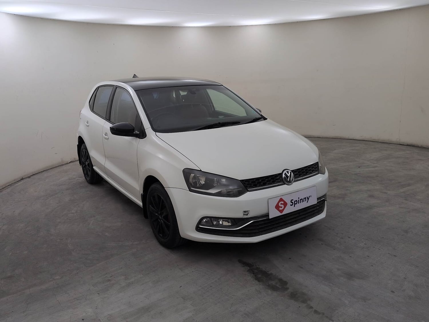 Used 2016 Volkswagen Polo Highline1.2L (P) Petrol Manual exterior RIGHT FRONT CORNER VIEW
