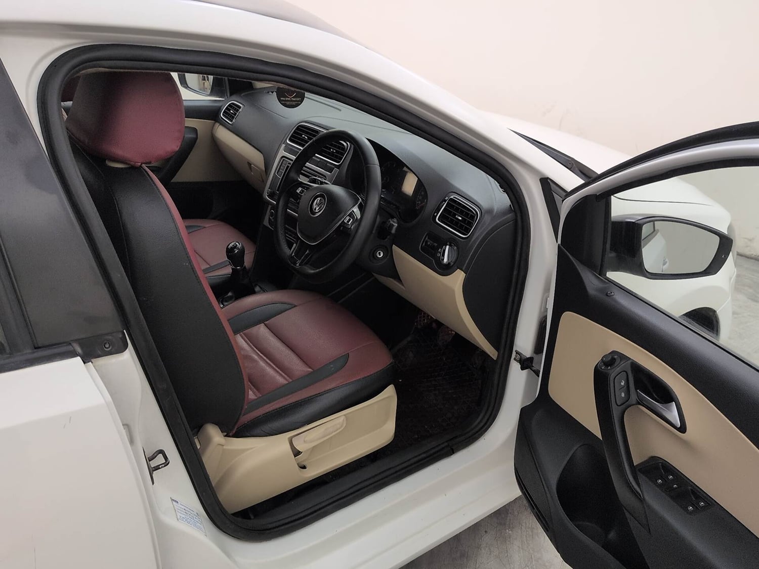 Used 2016 Volkswagen Polo Highline1.2L (P) Petrol Manual interior RIGHT SIDE FRONT DOOR CABIN VIEW