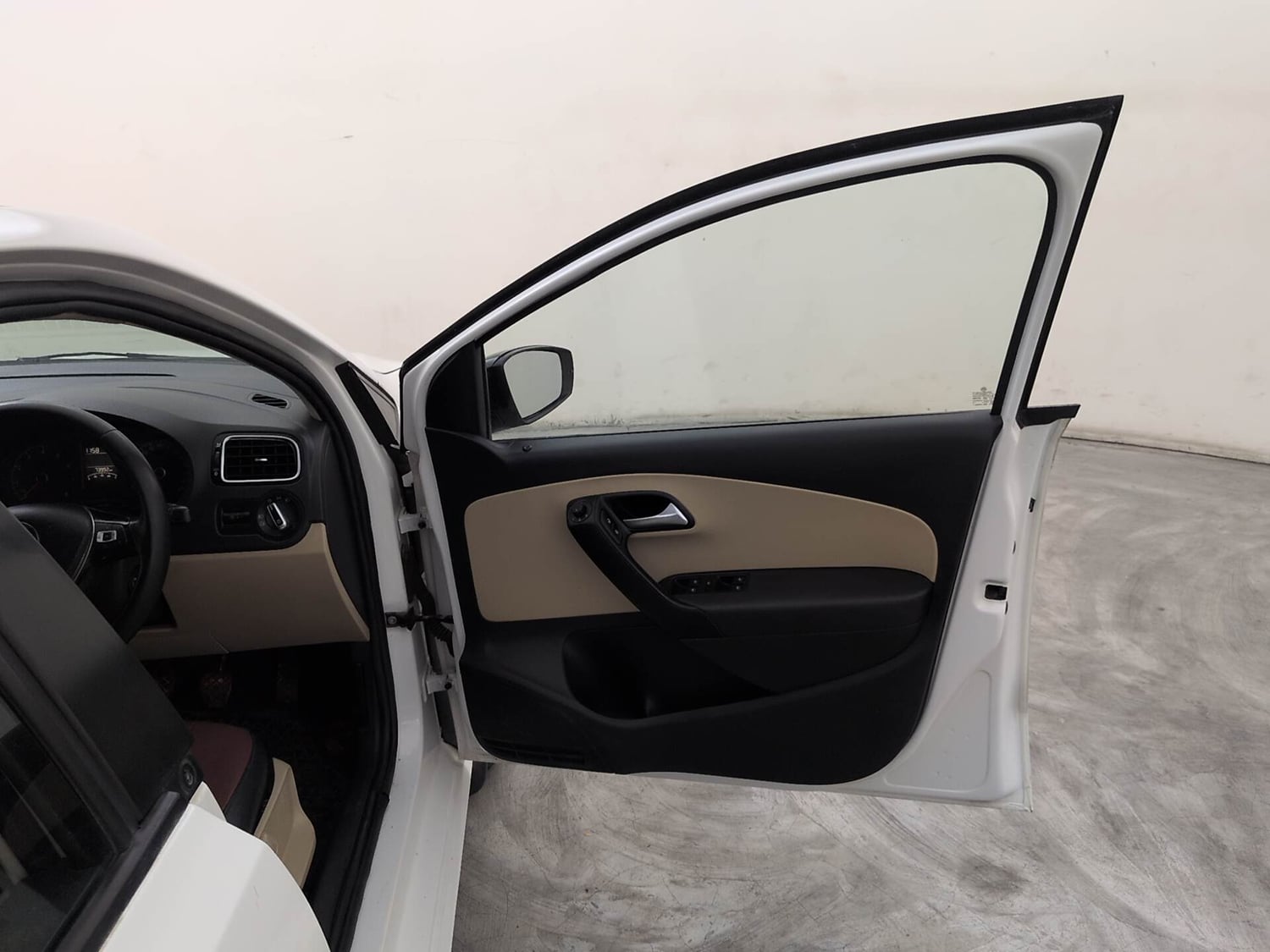 Used 2016 Volkswagen Polo Highline1.2L (P) Petrol Manual interior RIGHT FRONT DOOR OPEN VIEW