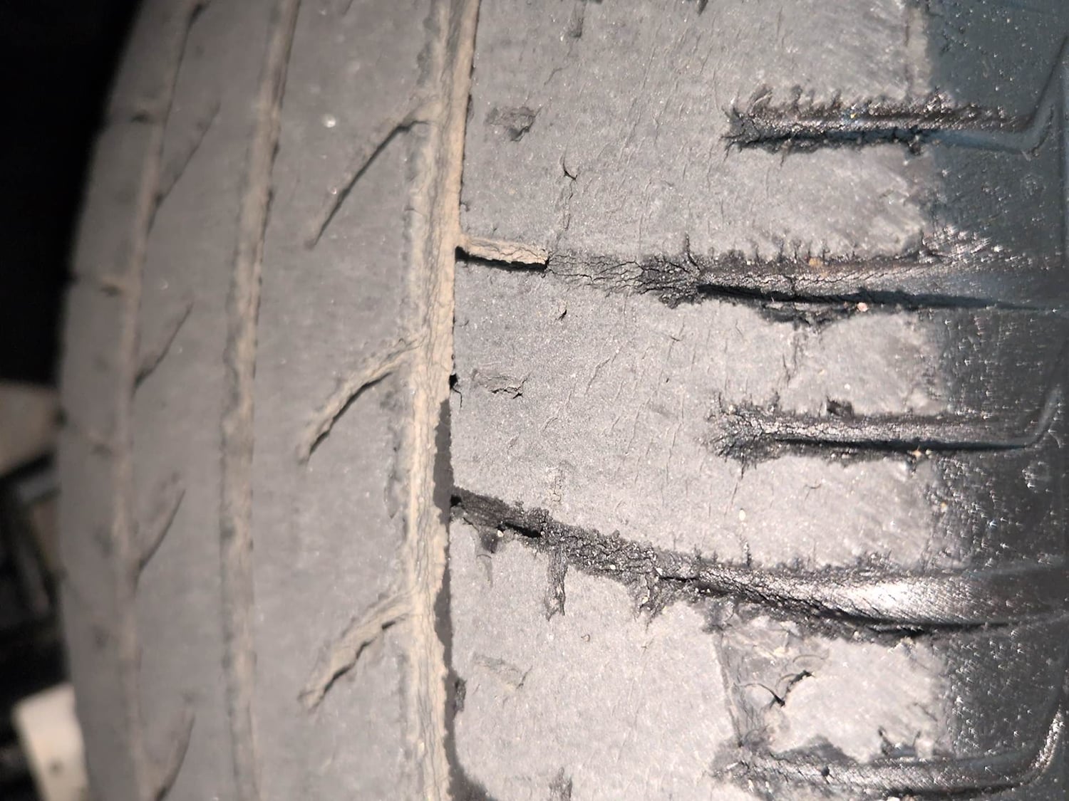 Used 2016 Volkswagen Polo Highline1.2L (P) Petrol Manual tyres RIGHT FRONT TYRE TREAD VIEW