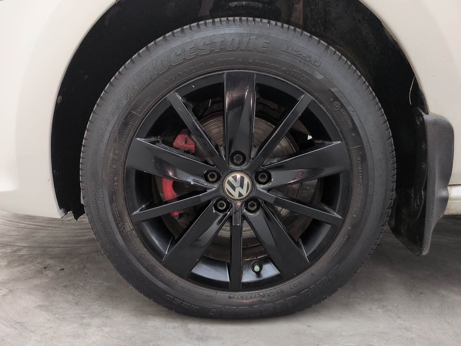 Used 2016 Volkswagen Polo Highline1.2L (P) Petrol Manual tyres LEFT FRONT TYRE RIM VIEW