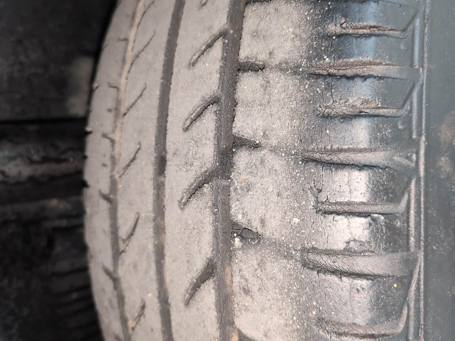 Used 2016 Volkswagen Polo Highline1.2L (P) Petrol Manual tyres LEFT REAR TYRE TREAD VIEW