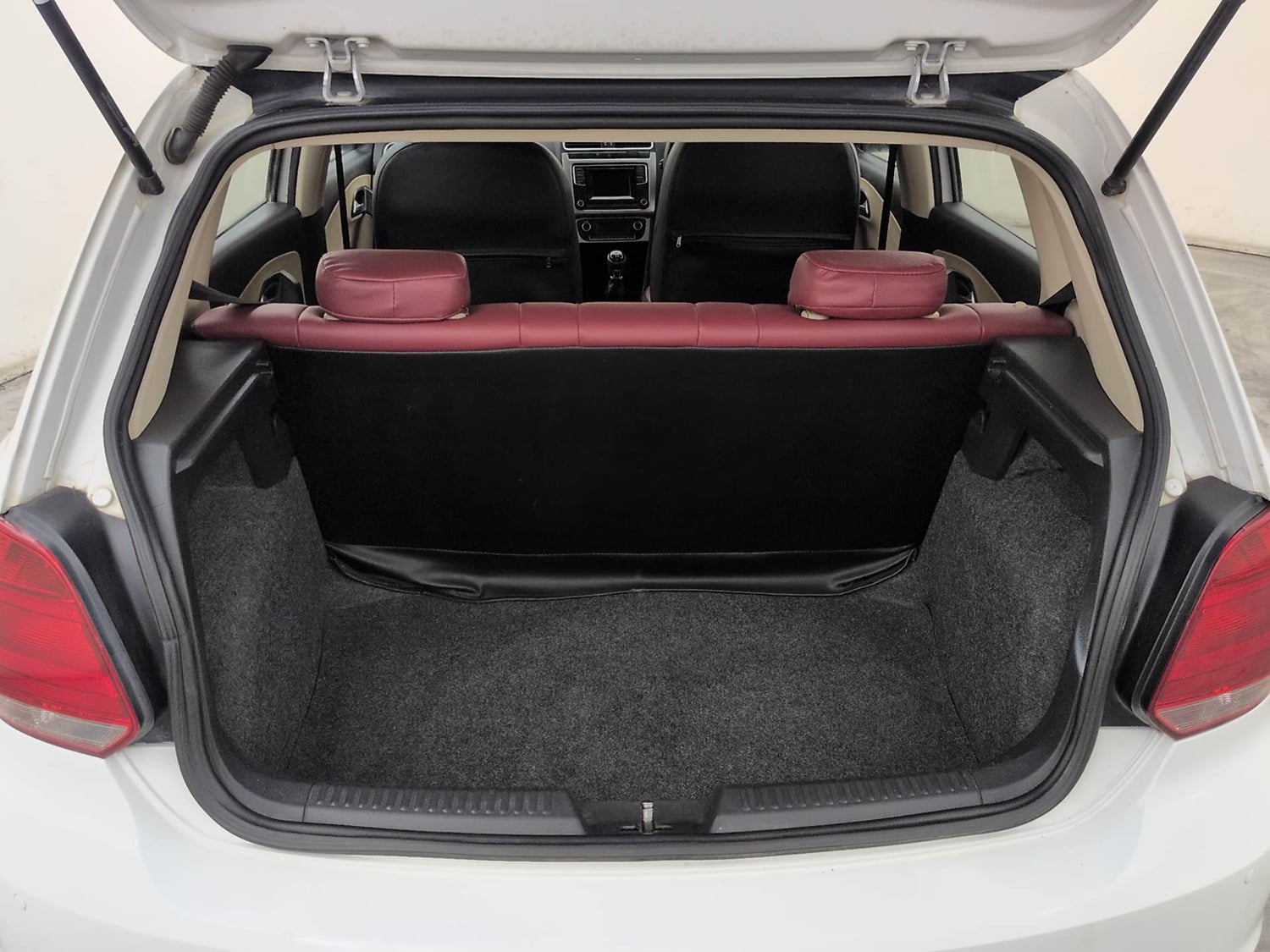 Used 2016 Volkswagen Polo Highline1.2L (P) Petrol Manual interior DICKY INSIDE VIEW