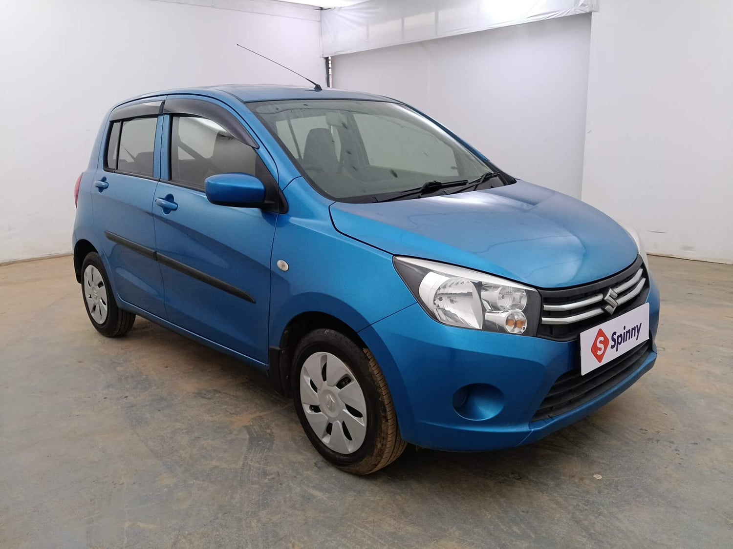 Used 2017 Maruti Suzuki Celerio VXI (O) AMT Petrol Automatic exterior RIGHT FRONT CORNER VIEW