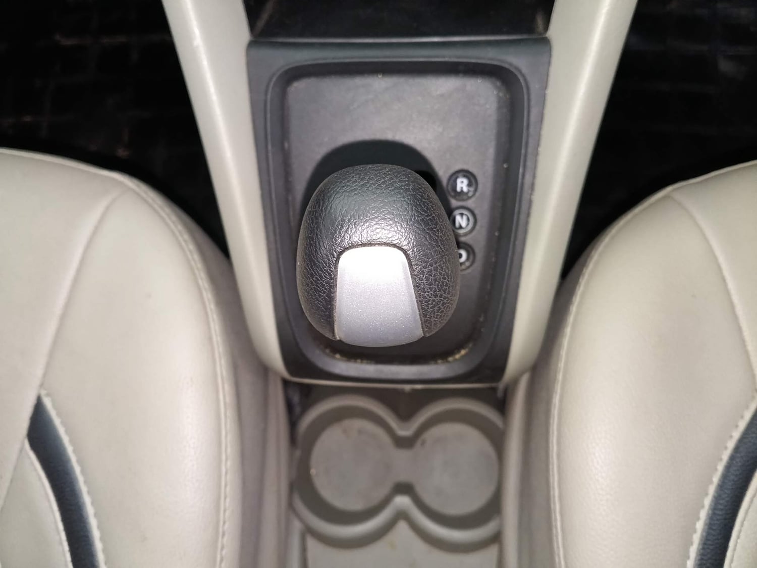 Used 2017 Maruti Suzuki Celerio VXI (O) AMT Petrol Automatic interior GEAR  KNOB VIEW