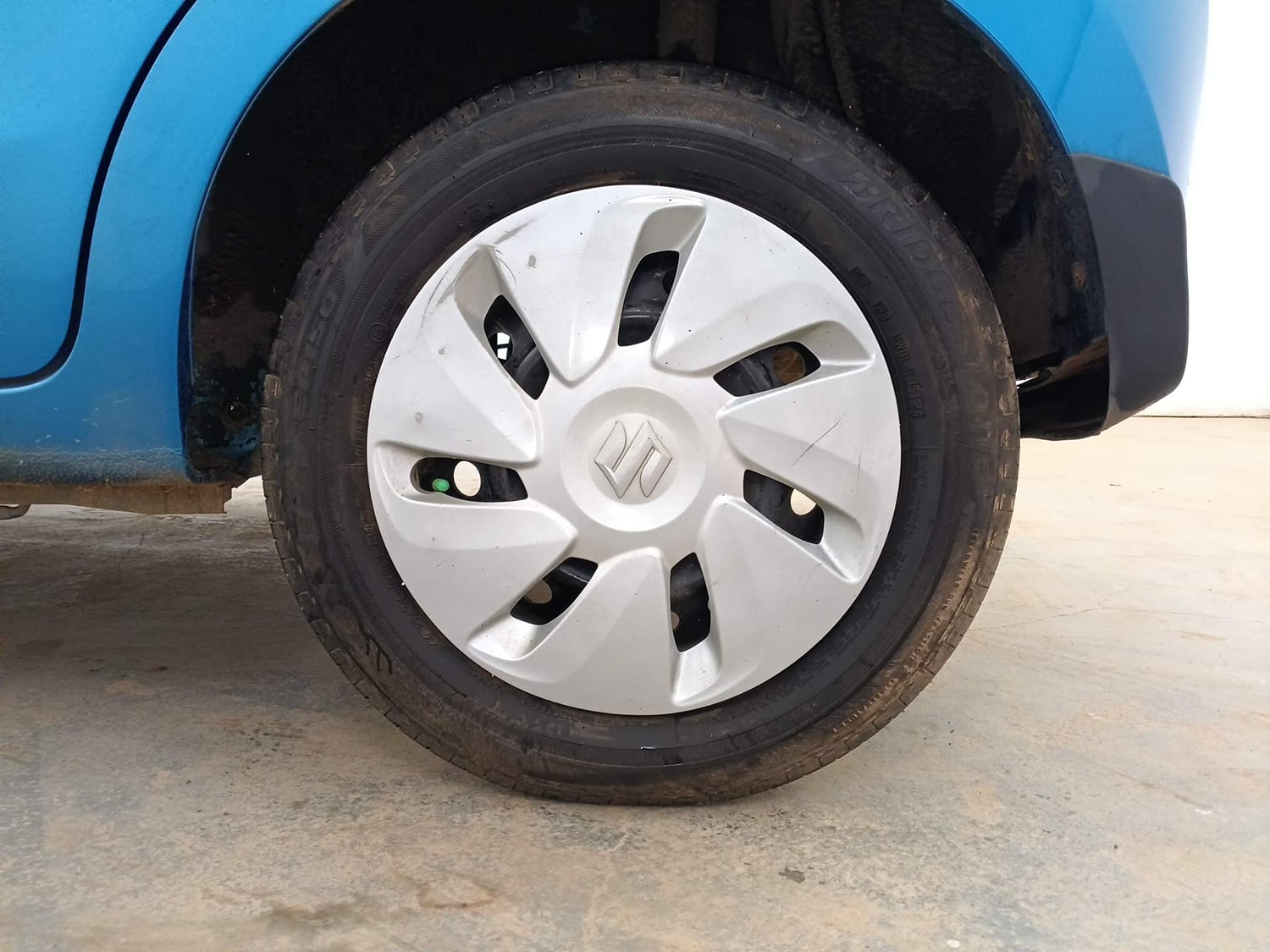 Used 2017 Maruti Suzuki Celerio VXI (O) AMT Petrol Automatic tyres LEFT REAR TYRE RIM VIEW