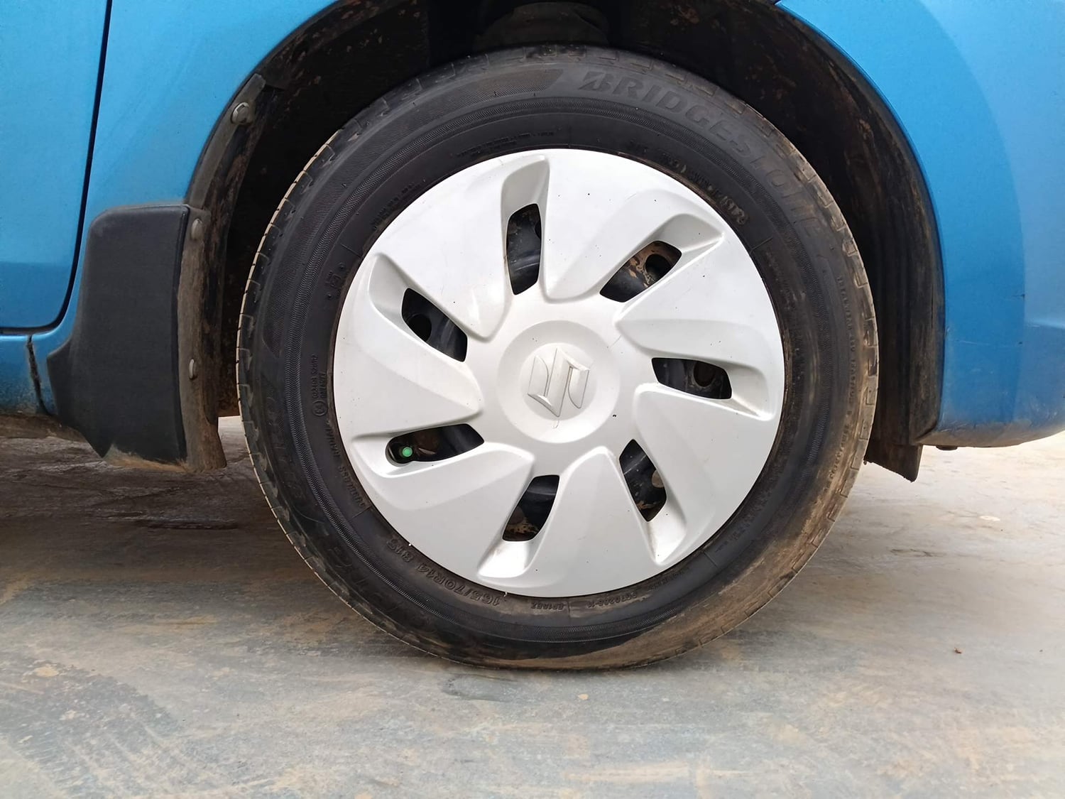 Used 2017 Maruti Suzuki Celerio VXI (O) AMT Petrol Automatic tyres RIGHT FRONT TYRE RIM VIEW
