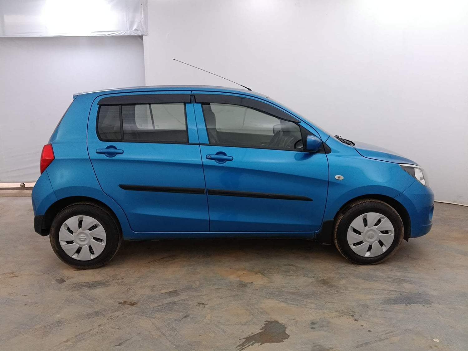Used 2017 Maruti Suzuki Celerio VXI (O) AMT Petrol Automatic exterior RIGHT SIDE VIEW