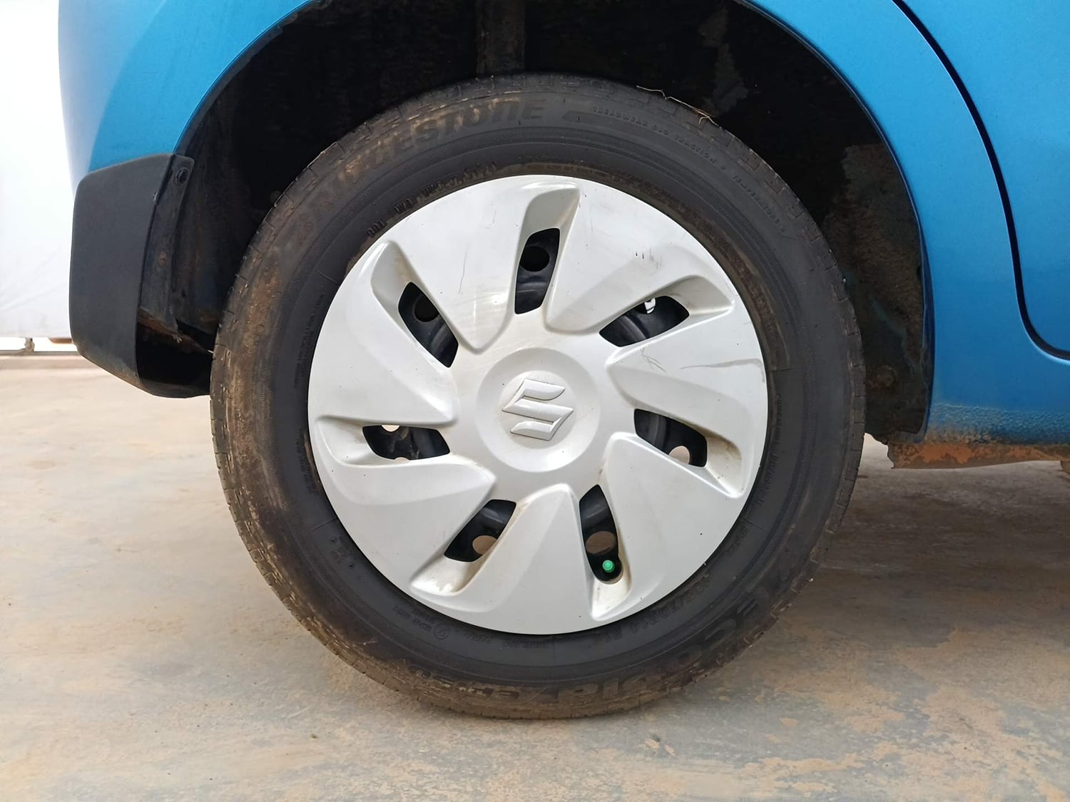 Used 2017 Maruti Suzuki Celerio VXI (O) AMT Petrol Automatic tyres RIGHT REAR TYRE RIM VIEW
