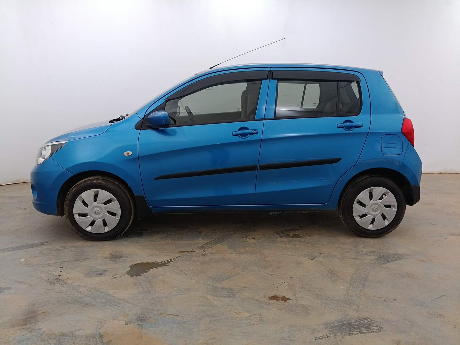 Used 2017 Maruti Suzuki Celerio VXI (O) AMT Petrol Automatic exterior LEFT SIDE VIEW