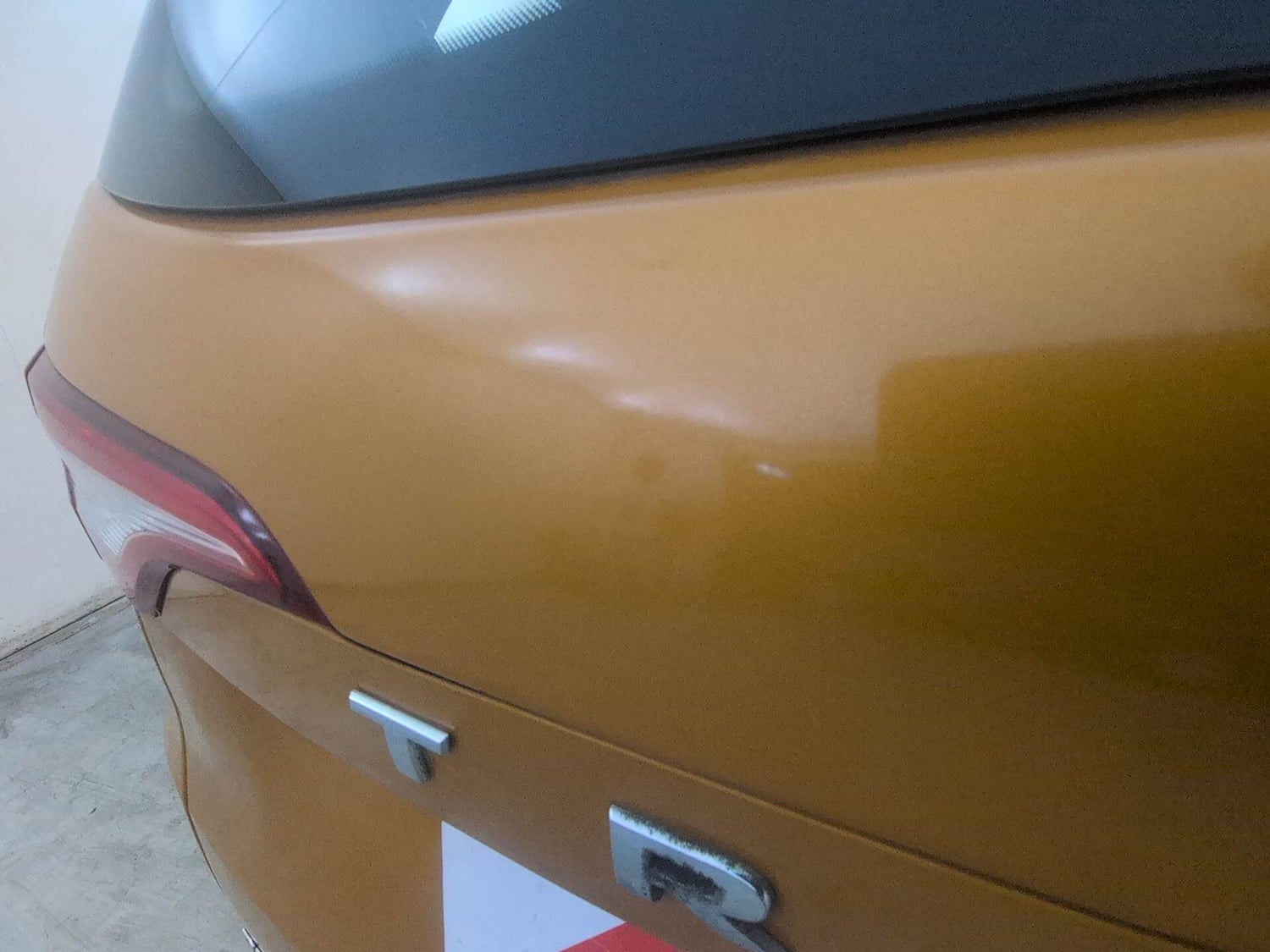 Used 2022 Renault Triber RXT Petrol Manual dents MINOR DENT