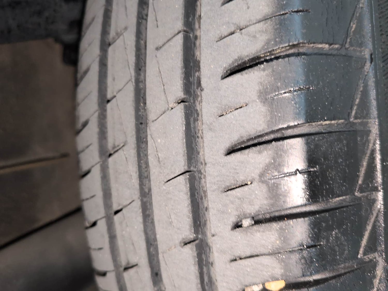 Used 2022 Renault Triber RXT Petrol Manual tyres RIGHT REAR TYRE TREAD VIEW