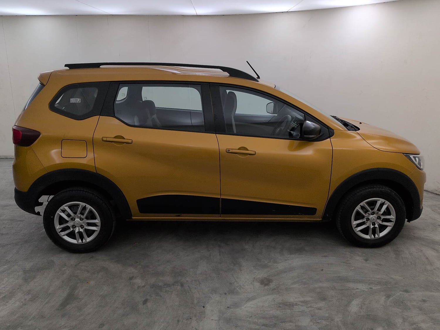 Used 2022 Renault Triber RXT Petrol Manual exterior RIGHT SIDE VIEW