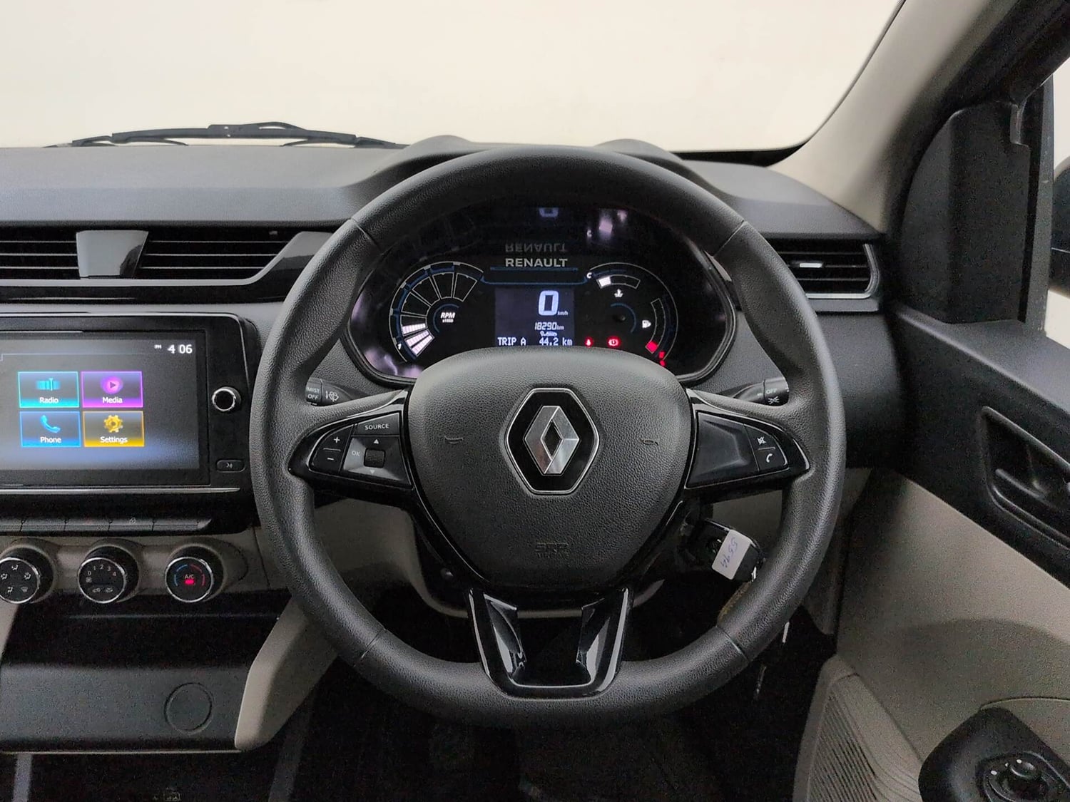 Used 2022 Renault Triber RXT Petrol Manual interior STEERING VIEW