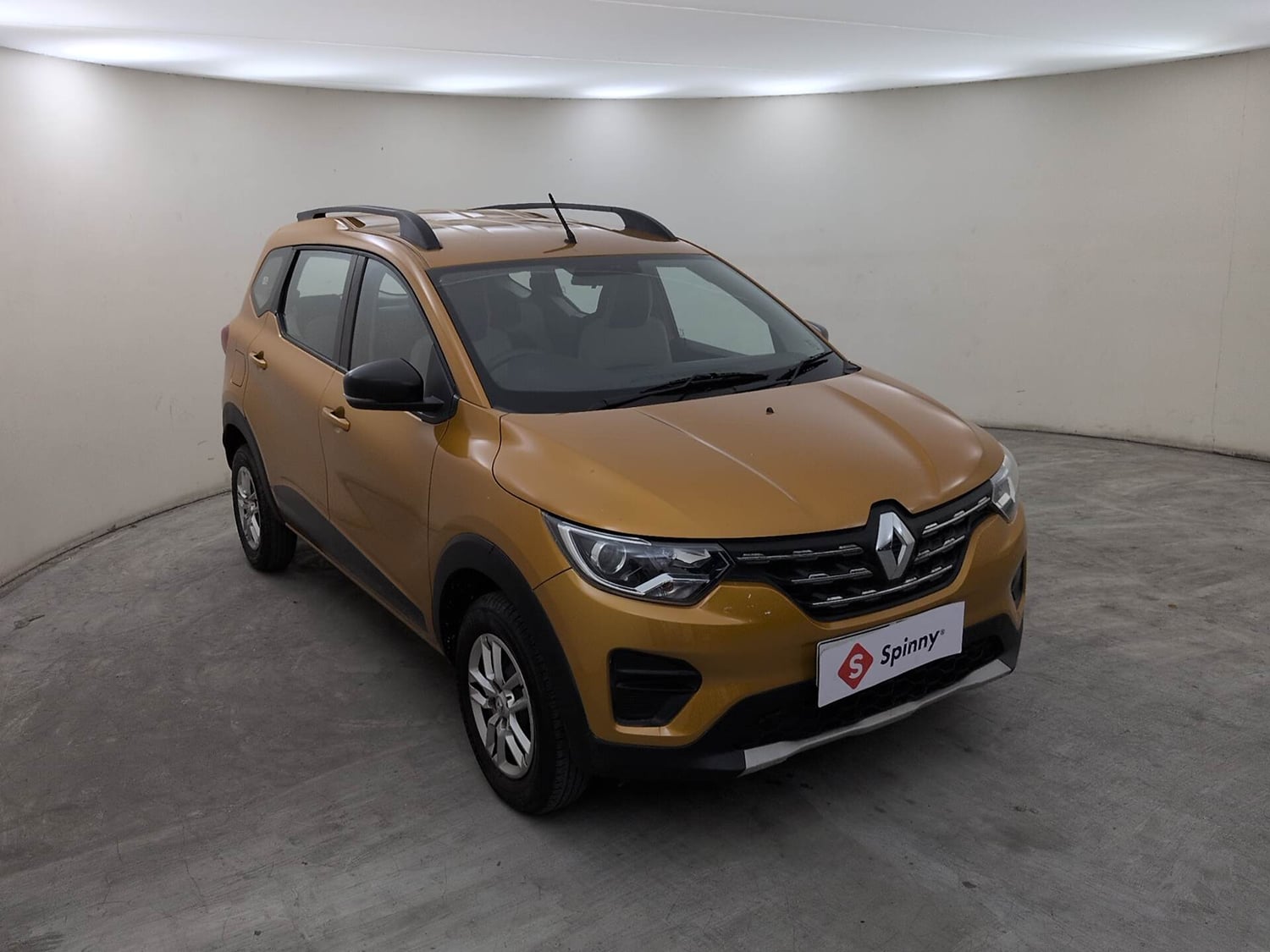 Used 2022 Renault Triber RXT Petrol Manual exterior RIGHT FRONT CORNER VIEW