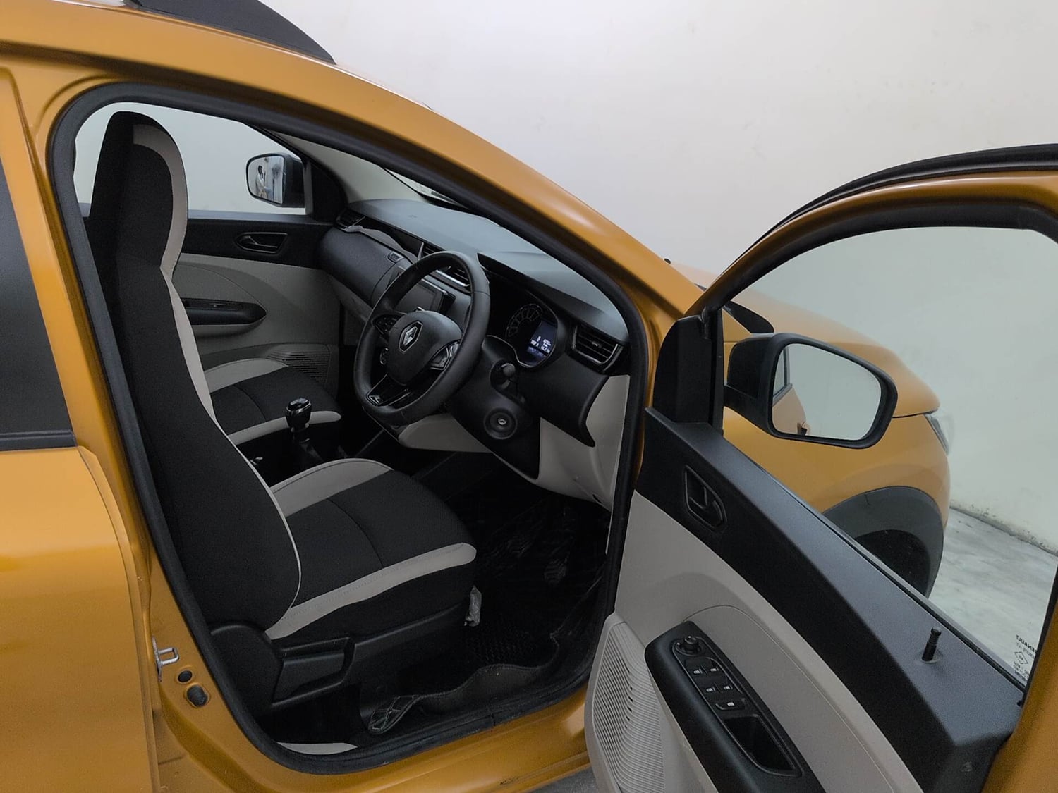 Used 2022 Renault Triber RXT Petrol Manual interior RIGHT SIDE FRONT DOOR CABIN VIEW