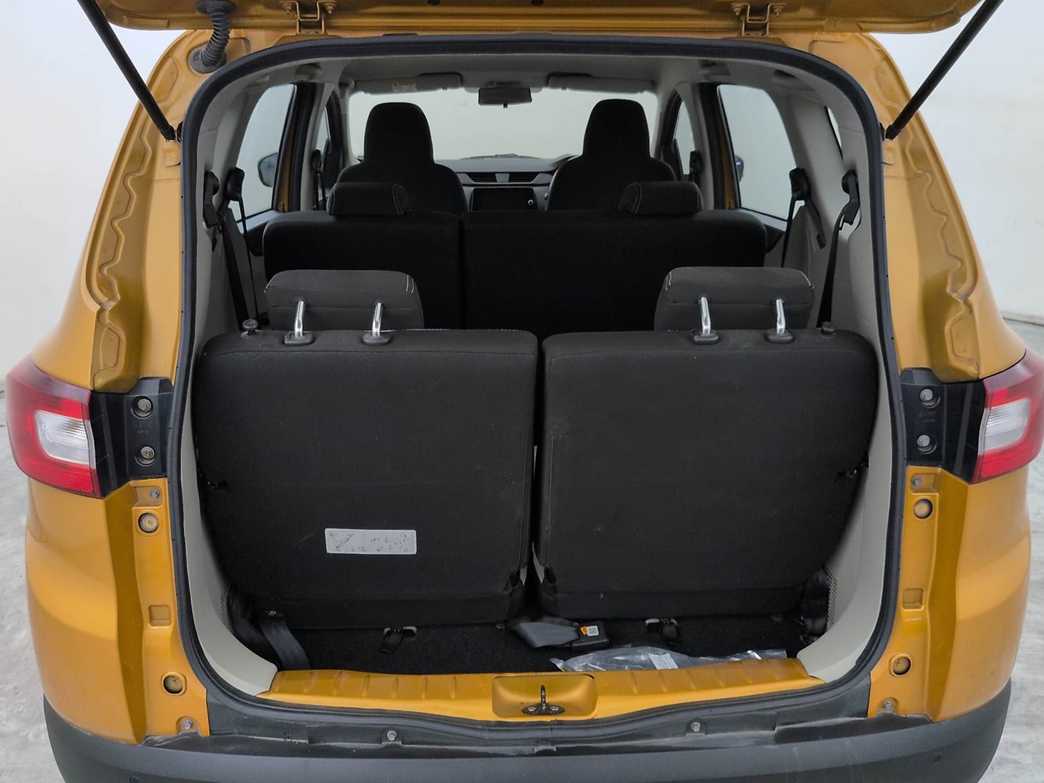 Used 2022 Renault Triber RXT Petrol Manual interior DICKY INSIDE VIEW
