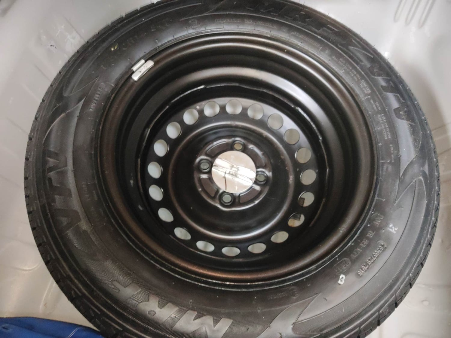 Used 2018 Honda Amaze 1.2 V CVT Petrol Petrol Automatic tyres SPARE TYRE VIEW