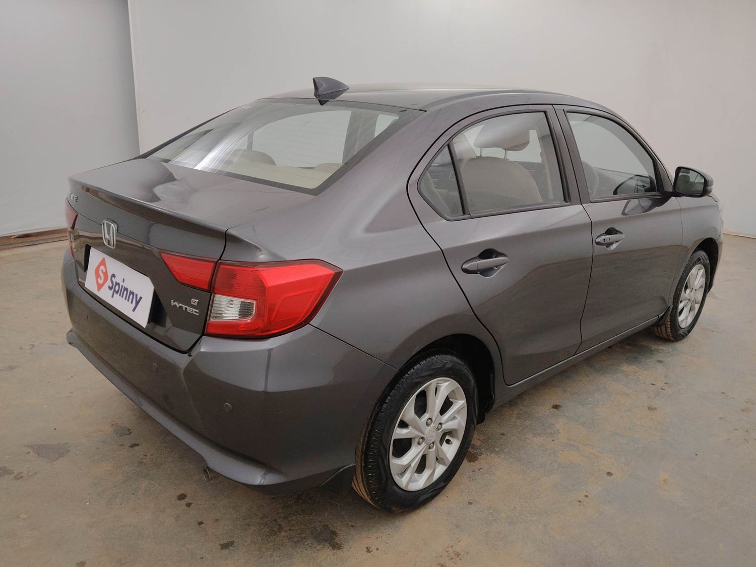 Used 2018 Honda Amaze 1.2 V CVT Petrol Petrol Automatic exterior RIGHT REAR CORNER VIEW