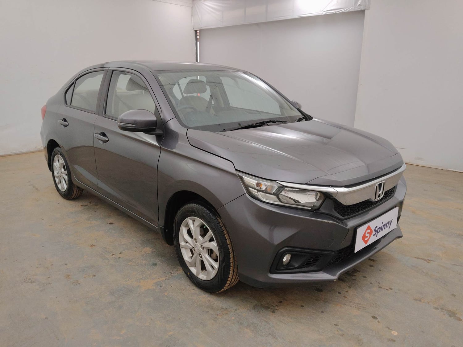 Used 2018 Honda Amaze 1.2 V CVT Petrol Petrol Automatic exterior RIGHT FRONT CORNER VIEW