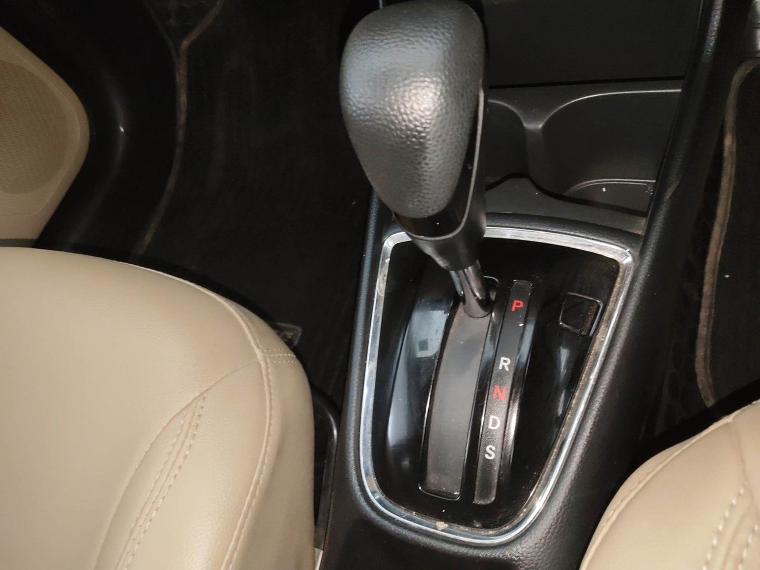 Used 2018 Honda Amaze 1.2 V CVT Petrol Petrol Automatic interior GEAR  KNOB VIEW