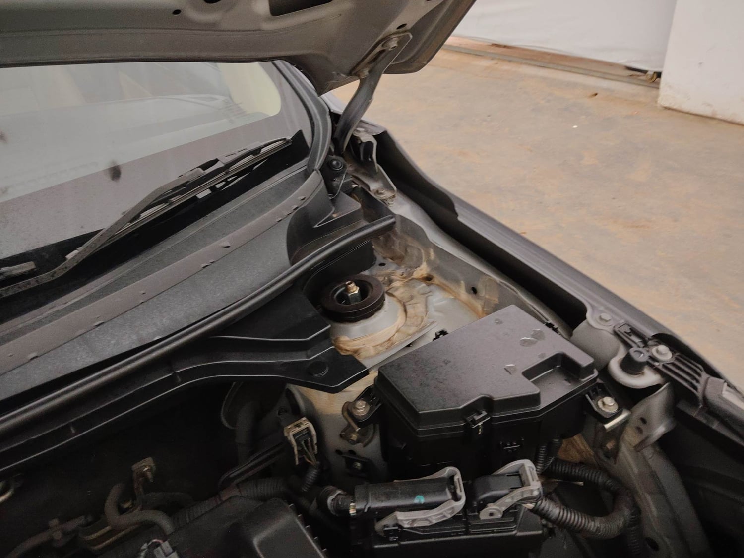 Used 2018 Honda Amaze 1.2 V CVT Petrol Petrol Automatic engine ENGINE LEFT SIDE HINGE & APRON VIEW
