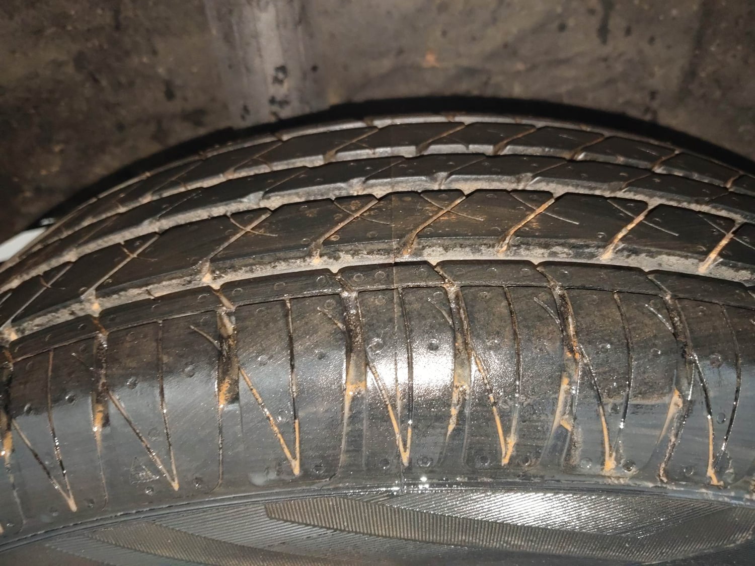 Used 2018 Honda Amaze 1.2 V CVT Petrol Petrol Automatic tyres RIGHT REAR TYRE TREAD VIEW