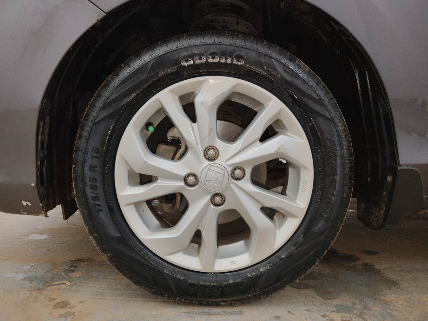 Used 2018 Honda Amaze 1.2 V CVT Petrol Petrol Automatic tyres LEFT FRONT TYRE RIM VIEW