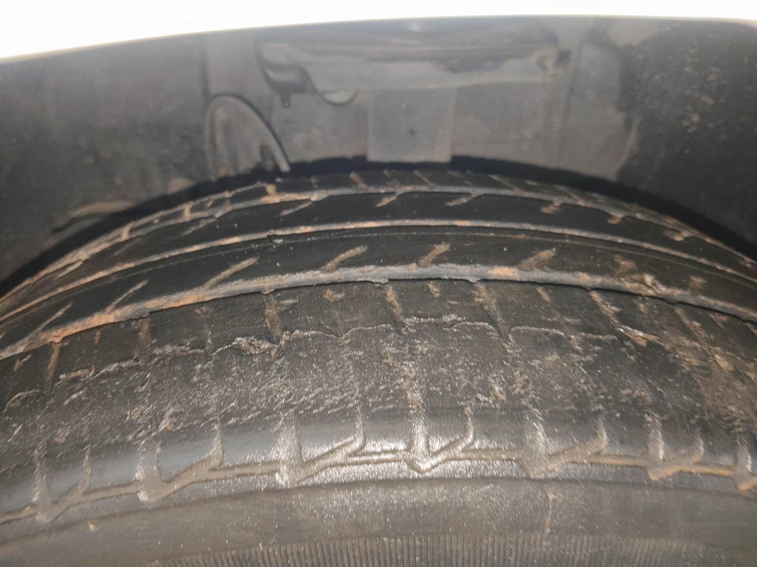 Used 2020 Tata Tiago XZ Plus Petrol Manual tyres LEFT FRONT TYRE TREAD VIEW