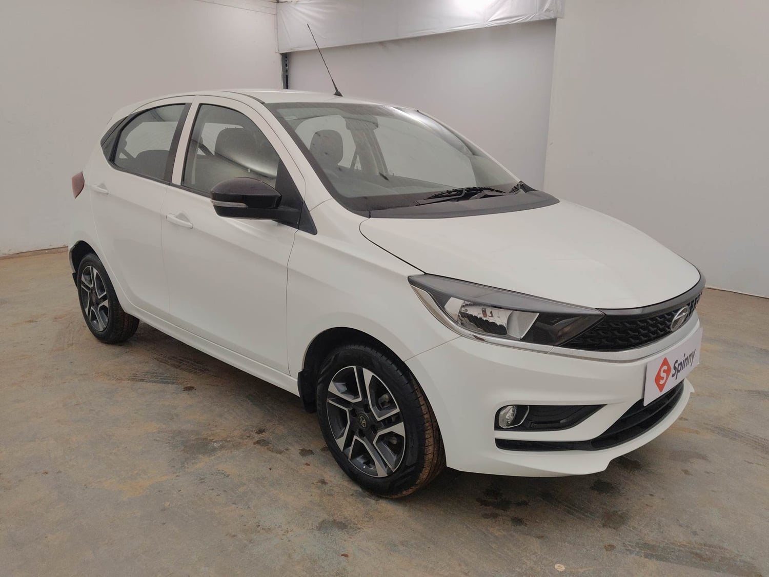 Used 2020 Tata Tiago XZ Plus Petrol Manual exterior RIGHT FRONT CORNER VIEW