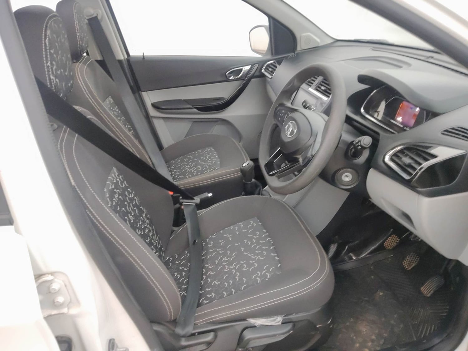 Used 2020 Tata Tiago XZ Plus Petrol Manual interior RIGHT SIDE FRONT DOOR CABIN VIEW