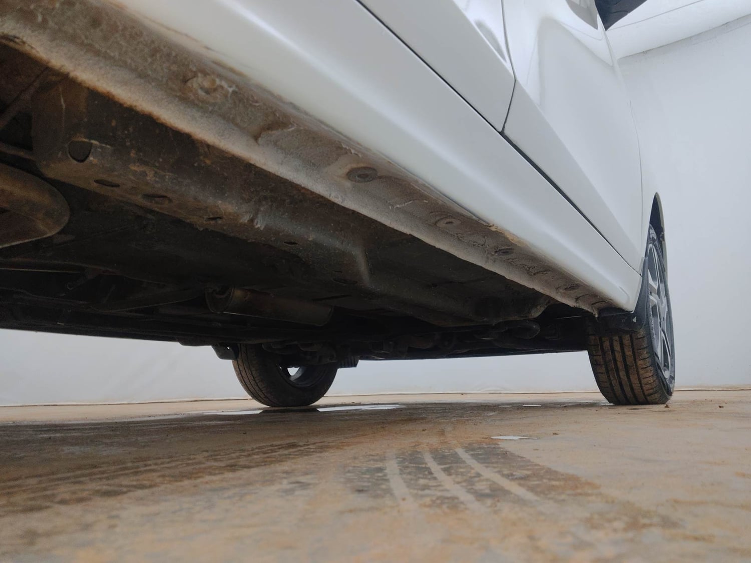 Used 2020 Tata Tiago XZ Plus Petrol Manual extra REAR RIGHT UNDERBODY VIEW
